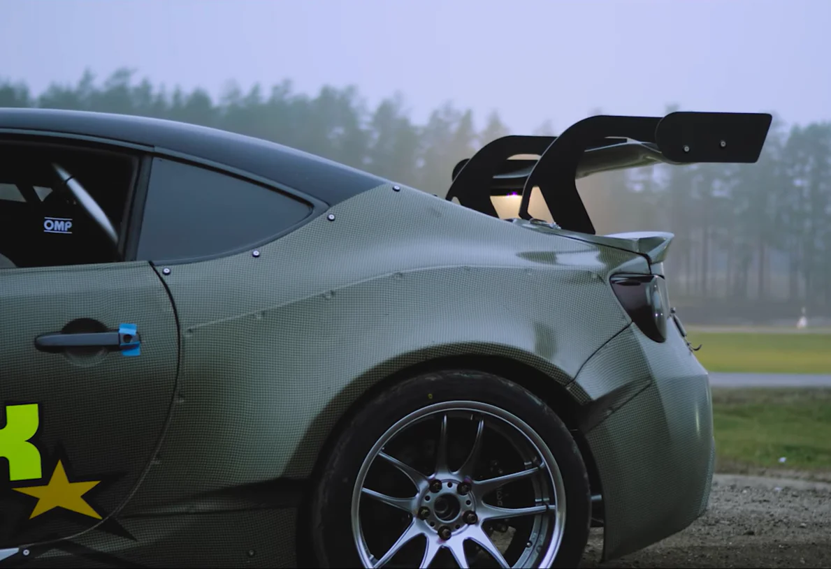 GT86 Rear Spoiler [Swan Type] With Aluminum Brackets - Carbon Fiber only - Image 3